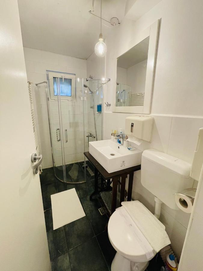 Perfect Place To Stay Self Check In-24H-Netflix-Wifi Resita Exterior photo