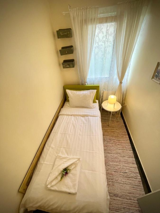 Perfect Place To Stay Self Check In-24H-Netflix-Wifi Resita Exterior photo